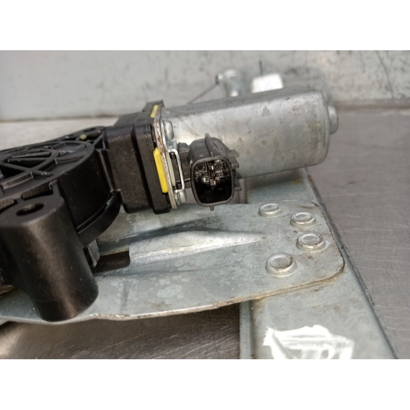 Recambio de elevalunas delantero derecho para dacia sandero referencia OEM IAM 807209299R  