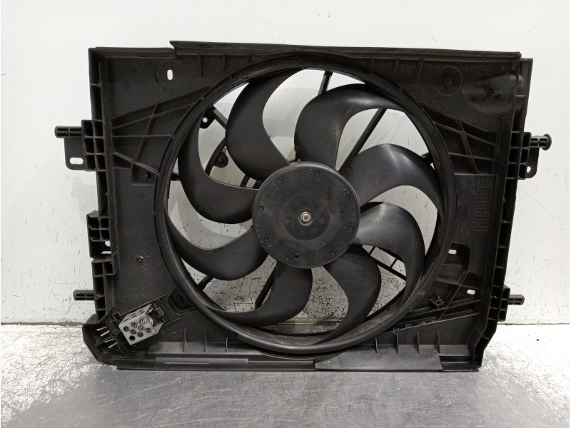 Recambio de electroventilador para dacia sandero referencia OEM IAM 8240636  