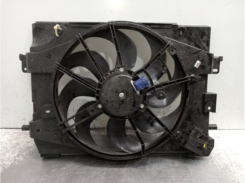 Recambio de electroventilador para dacia sandero referencia OEM IAM 8240636  