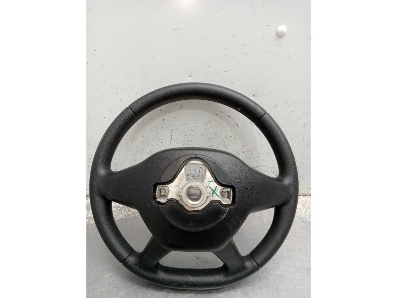 Recambio de volante para dacia sandero referencia OEM IAM 484001085R 34227003B 