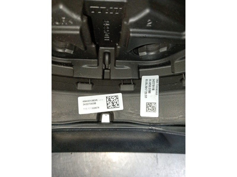 Recambio de volante para dacia sandero referencia OEM IAM 484001085R 34227003B 