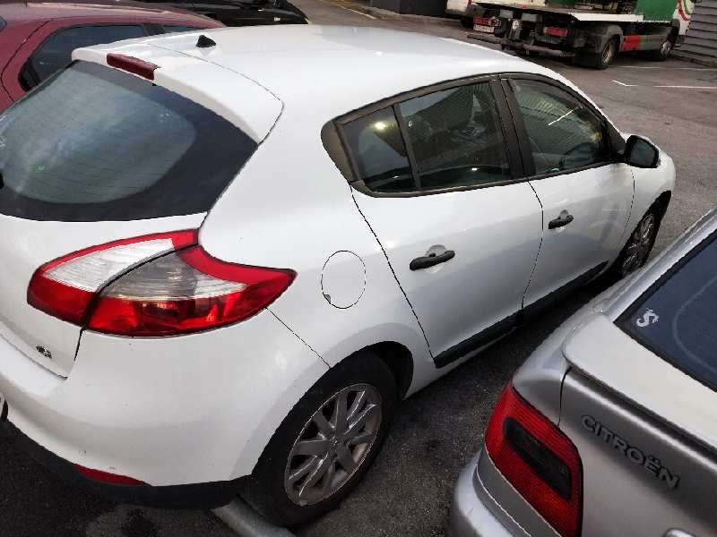 renault megane iii berlina 5 p del año 2009