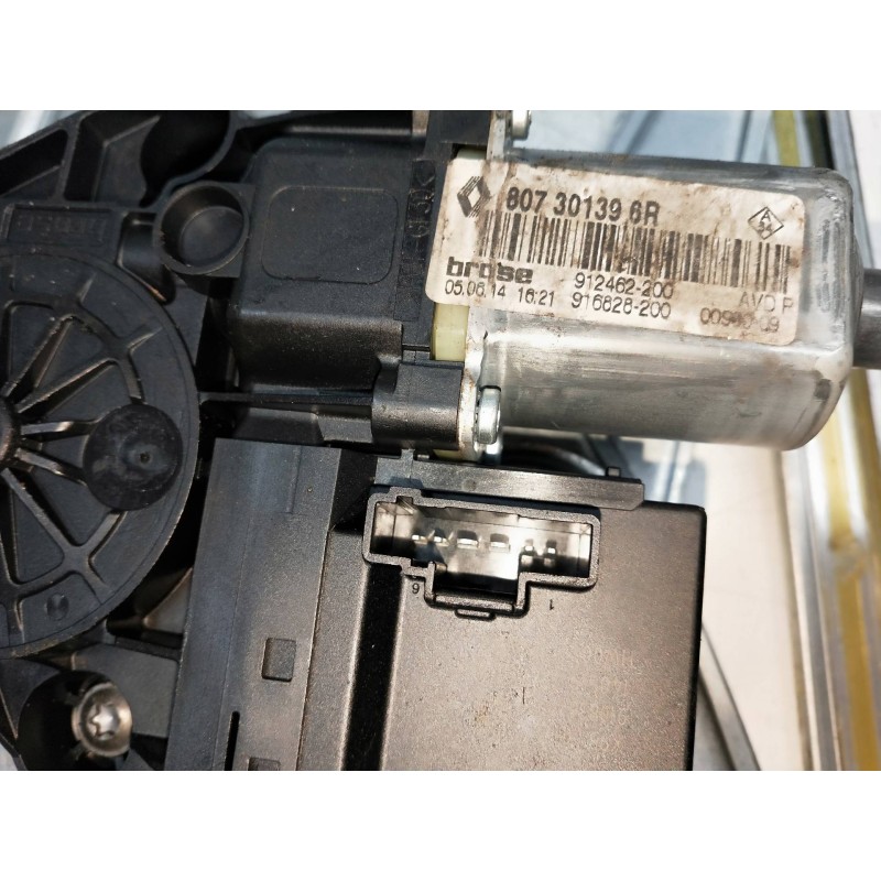 Recambio de elevalunas delantero derecho para renault megane iii berlina 5 p bose edition referencia OEM IAM 807301396R 80720315