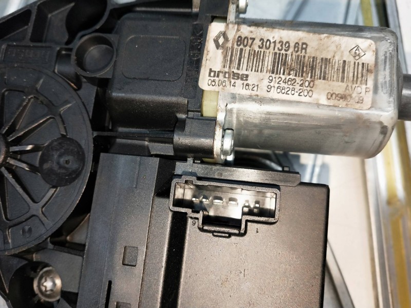 Recambio de elevalunas delantero derecho para renault megane iii berlina 5 p bose edition referencia OEM IAM 807301396R 80720315