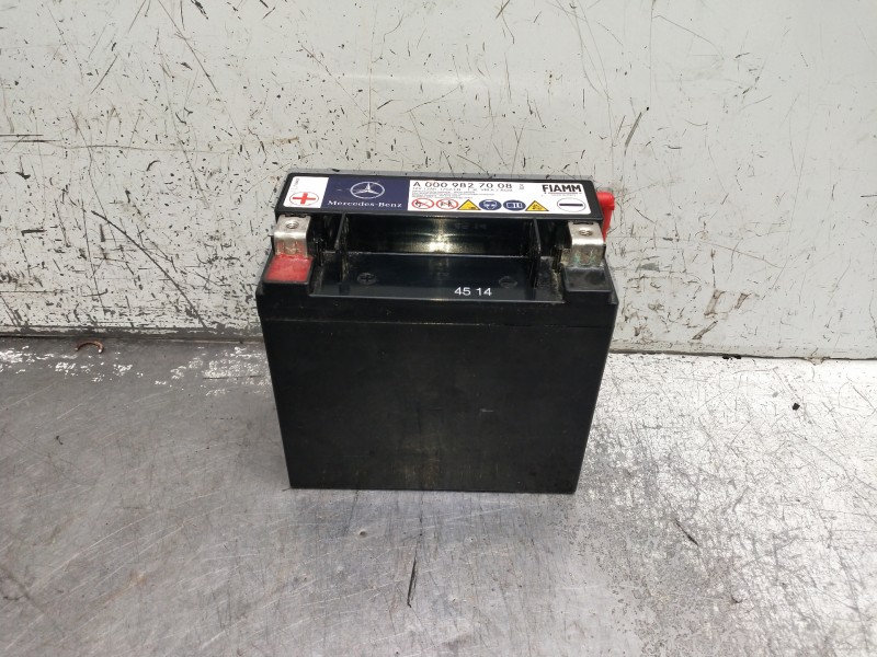 Recambio de bateria para mercedes sprinterii caja cerrada (desde 01.06) referencia OEM IAM A0009827008  BATERIA ACCESORIOS