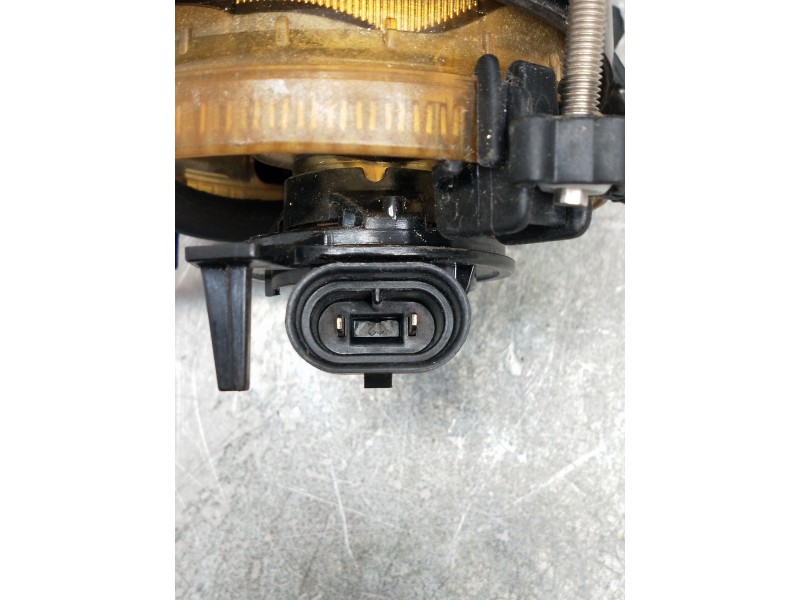 Recambio de faro antiniebla derecho para mercedes sprinterii caja cerrada (desde 01.06) referencia OEM IAM N0011250311R  