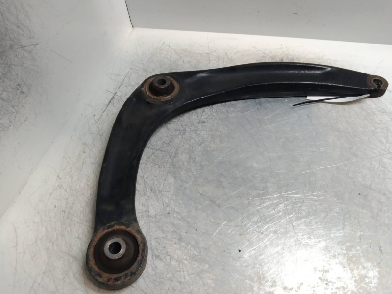 Recambio de brazo suspension inferior delantero izquierdo para peugeot 308 confort referencia OEM IAM   