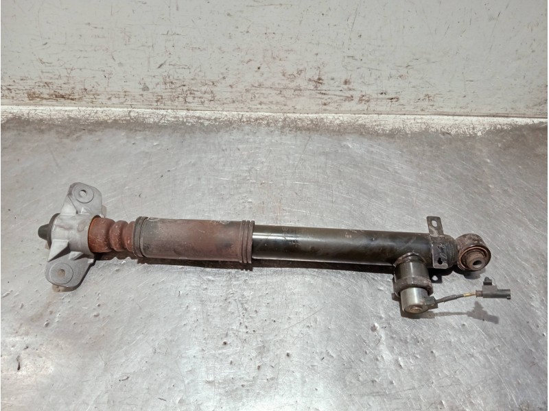 Recambio de amortiguador trasero derecho para hyundai kona n os referencia OEM IAM 55301-I3000  