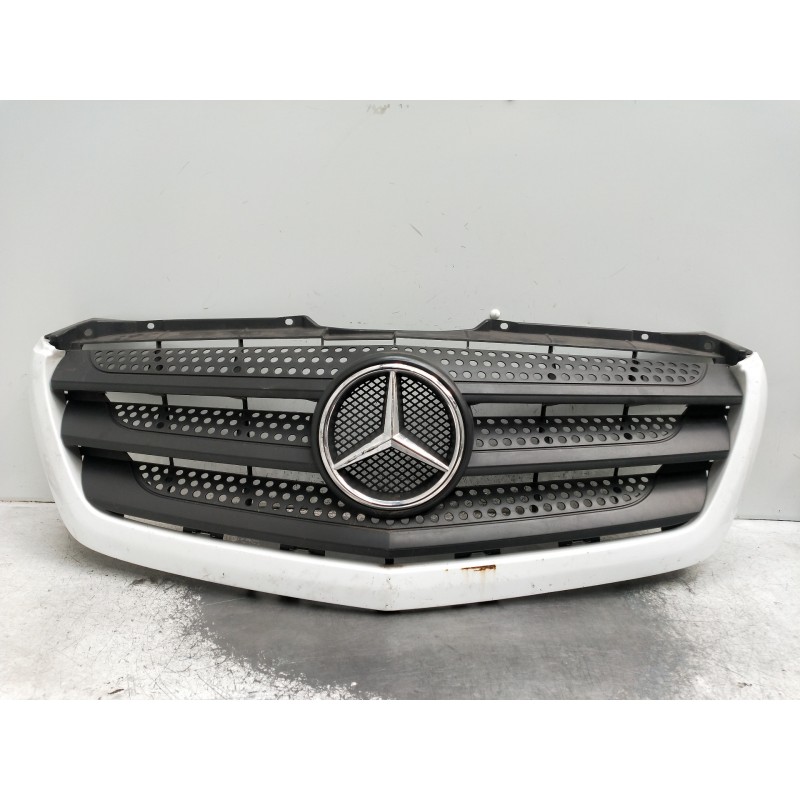 Recambio de rejilla delantera para mercedes sprinterii caja cerrada (desde 01.06) referencia OEM IAM 2169340200 A09068880523 18Y