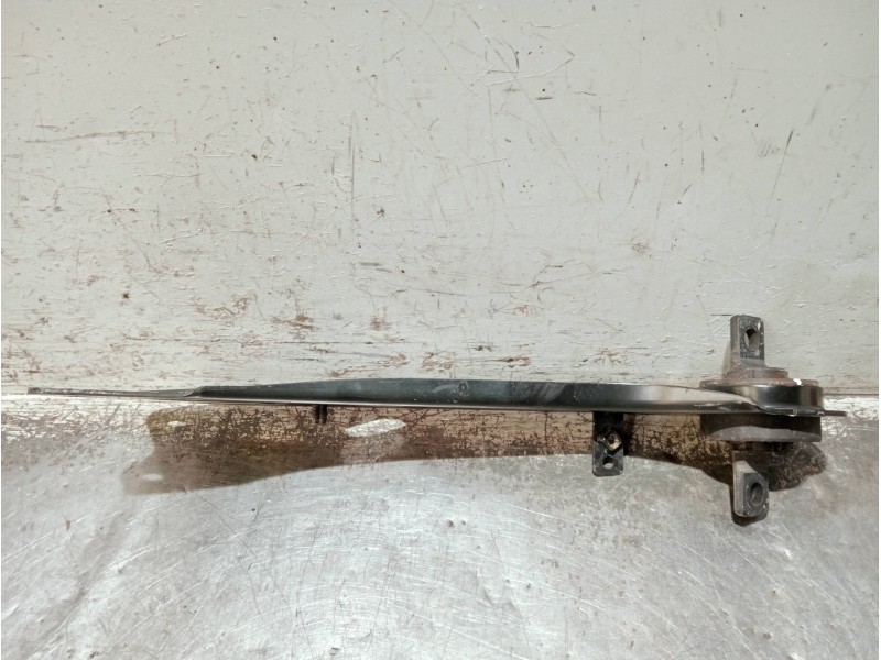 Recambio de brazo suspension inferior trasero izquierdo para hyundai kona n os referencia OEM IAM 55270I3000  