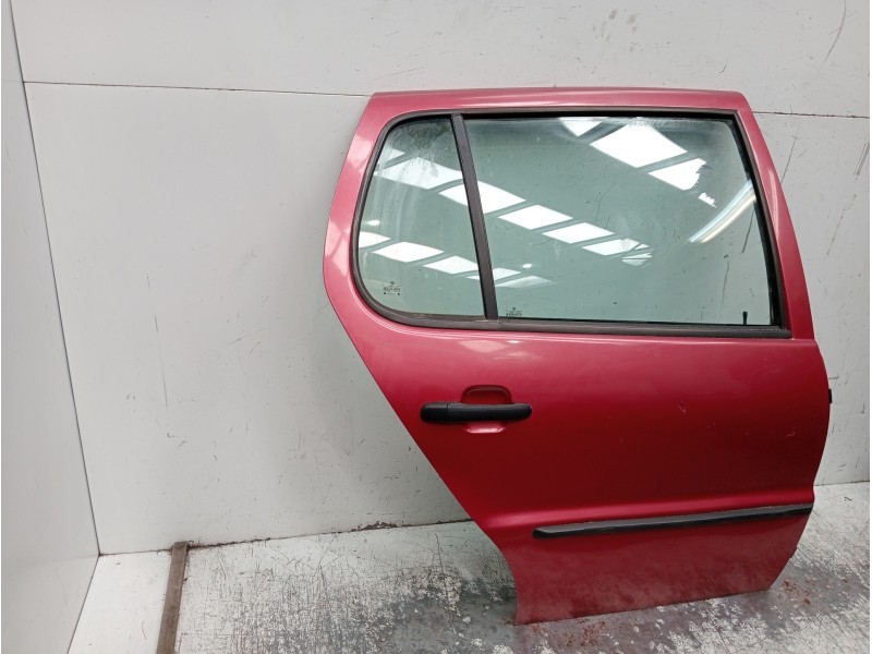 Recambio de puerta trasera derecha para volkswagen polo berlina (6n1) referencia OEM IAM   