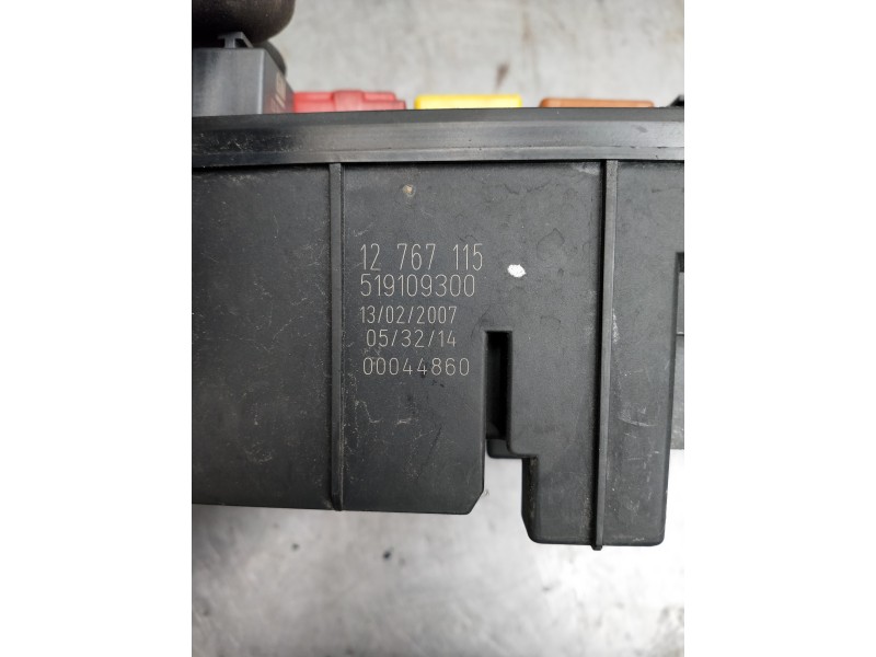 Recambio de caja reles / fusibles para saab 9-3 sport hatch referencia OEM IAM 12767115 519109300 