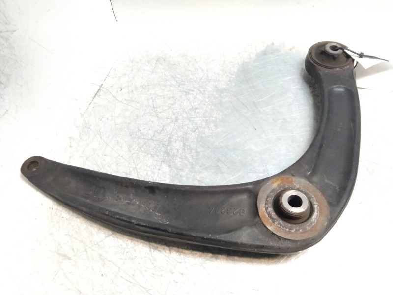 Recambio de brazo suspension inferior delantero derecho para peugeot 308 sport referencia OEM IAM   