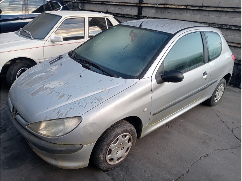 peugeot 206 berlina del año 2000