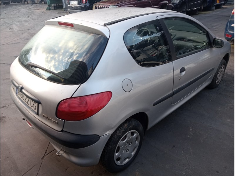 peugeot 206 berlina del año 2000