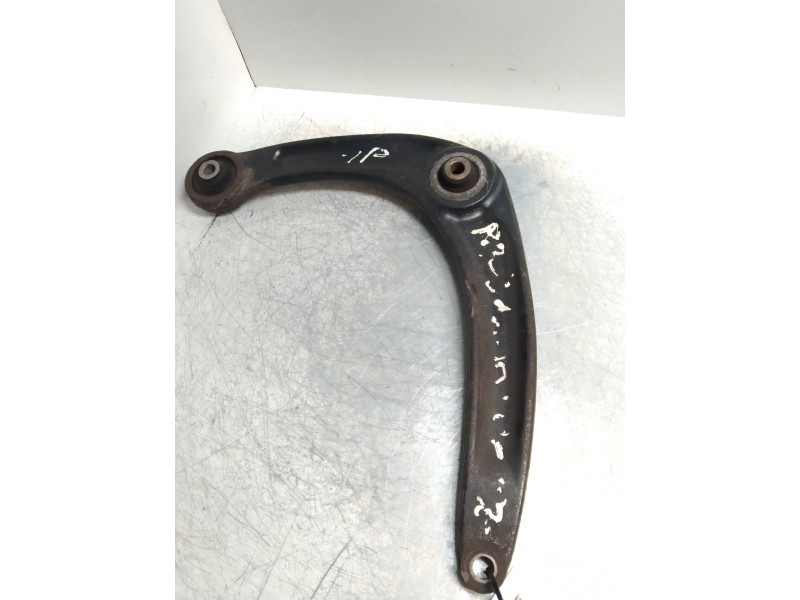 Recambio de brazo suspension inferior delantero izquierdo para peugeot 308 1.6 16v referencia OEM IAM   