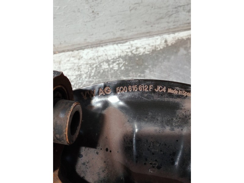 Recambio de mangueta trasera derecha para audi a3 sedán (8vm) referencia OEM IAM 5Q0615612F  