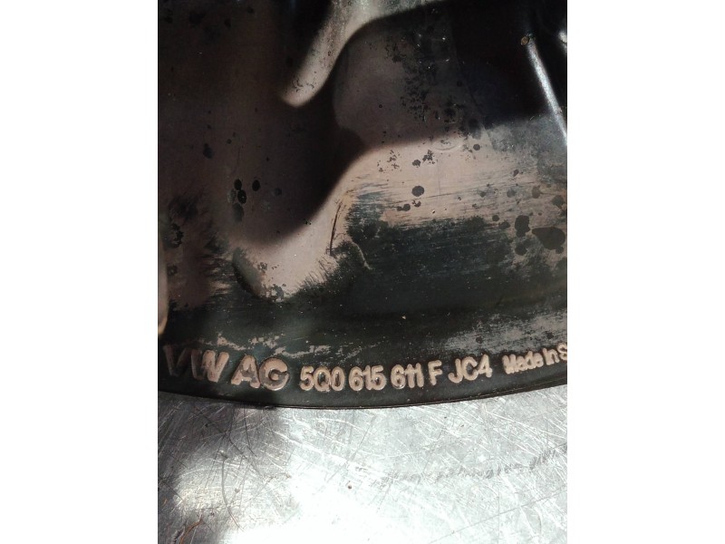 Recambio de mangueta trasera izquierda para audi a3 sedán (8vm) referencia OEM IAM 5Q0615611F  