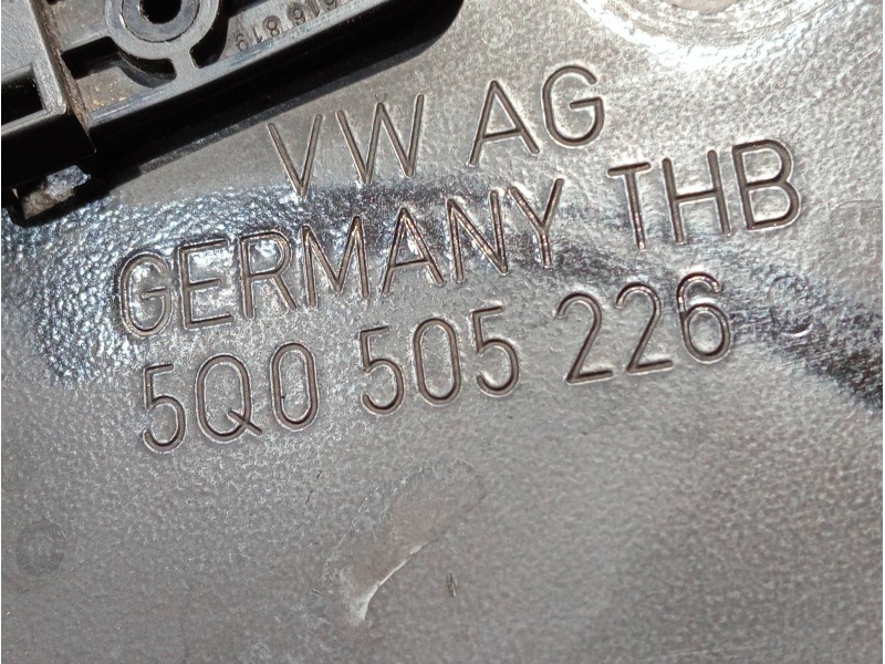 Recambio de brazo suspension superior trasero derecho para audi a3 sedán (8vm) referencia OEM IAM 5Q0505226C  