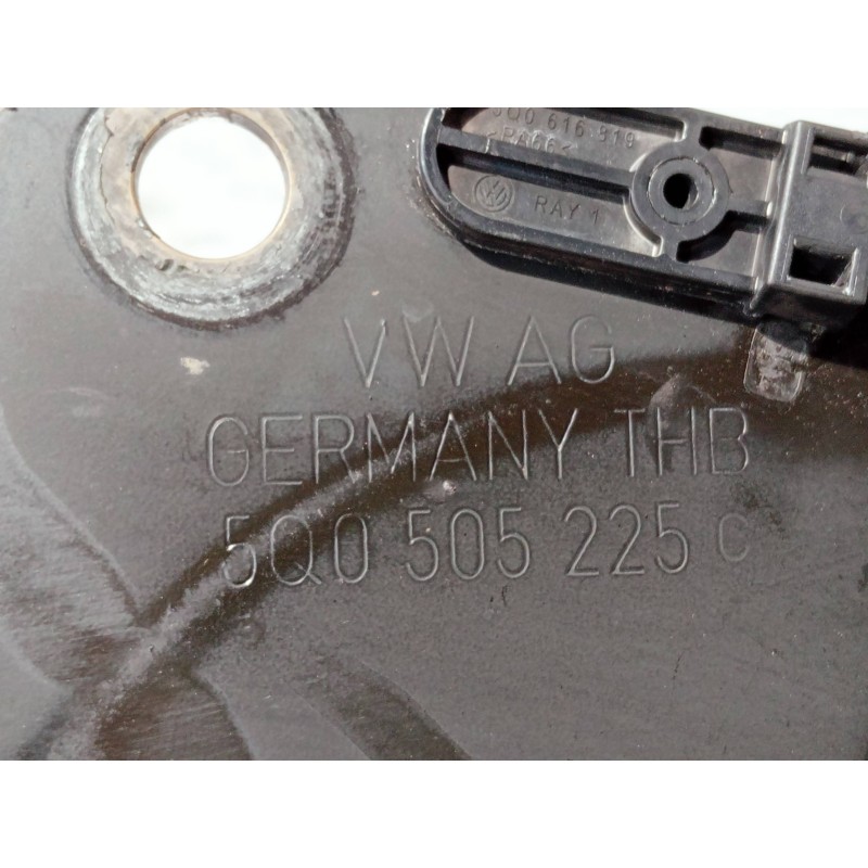 Recambio de brazo suspension superior trasero izquierdo para audi a3 sedán (8vm) referencia OEM IAM 5Q0505225C  