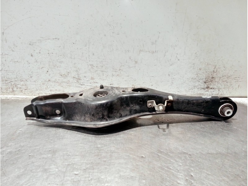 Recambio de brazo suspension inferior trasero izquierdo para audi a3 sedán (8vm) referencia OEM IAM 5Q0505311D  