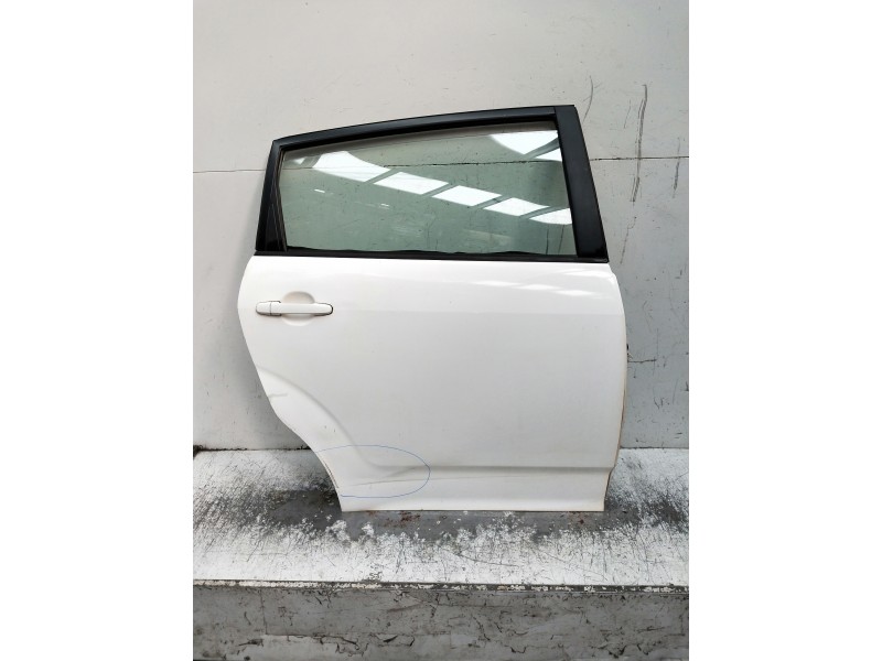 Recambio de puerta trasera derecha para toyota corolla verso (r1) referencia OEM IAM  OJO VER FOTOS 5P