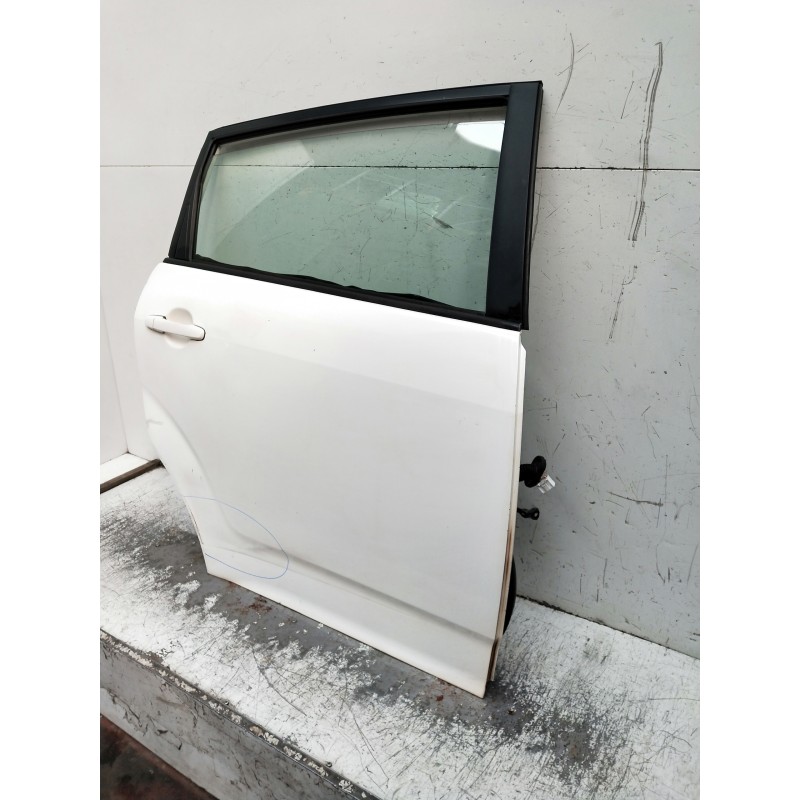 Recambio de puerta trasera derecha para toyota corolla verso (r1) referencia OEM IAM  OJO VER FOTOS 5P