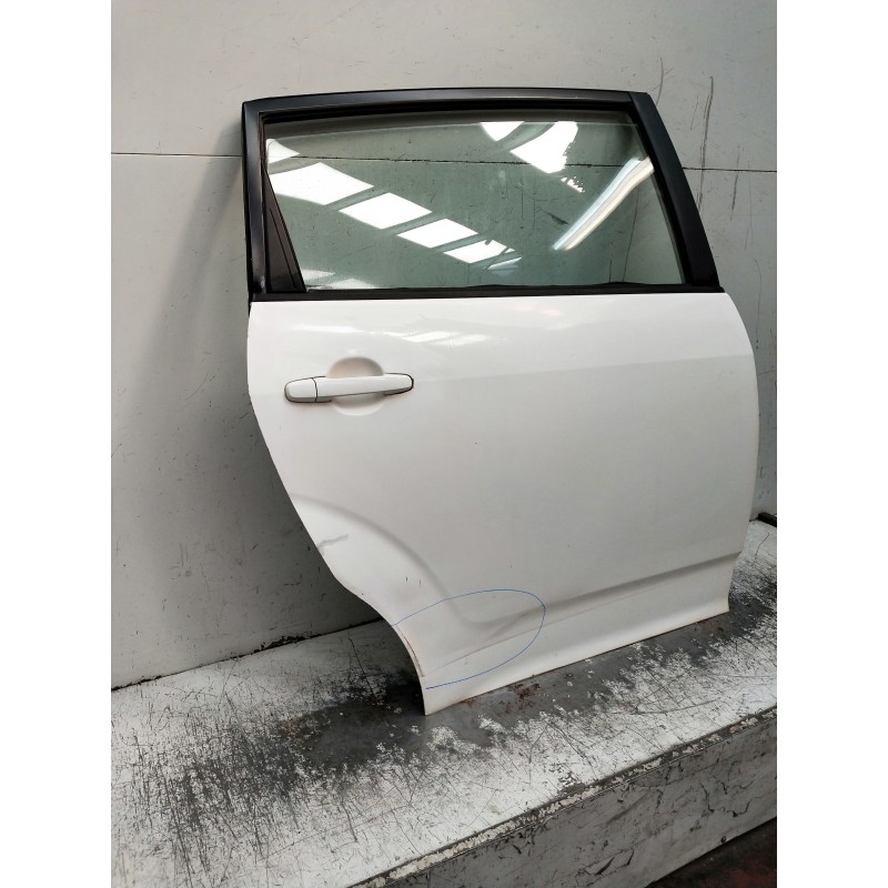 Recambio de puerta trasera derecha para toyota corolla verso (r1) referencia OEM IAM  OJO VER FOTOS 5P