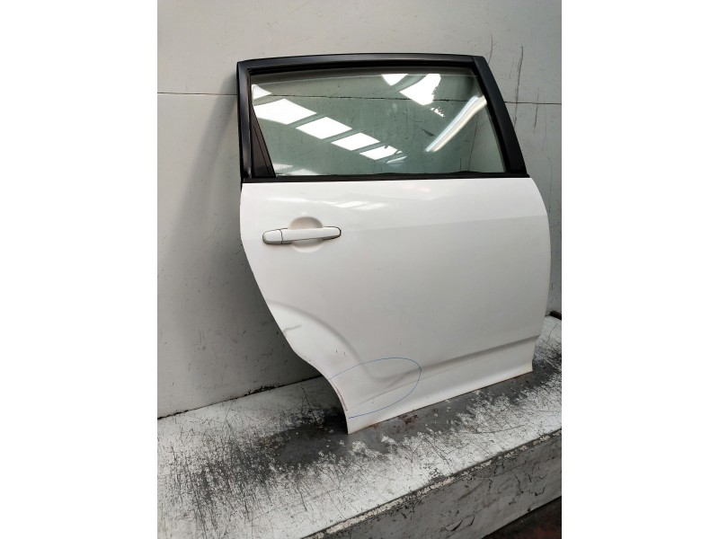 Recambio de puerta trasera derecha para toyota corolla verso (r1) referencia OEM IAM  OJO VER FOTOS 5P