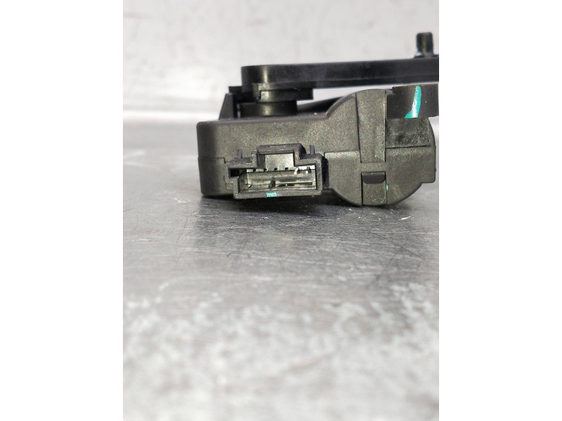 Recambio de motor apertura trampillas climatizador para dacia spring referencia OEM IAM WQT100D053  