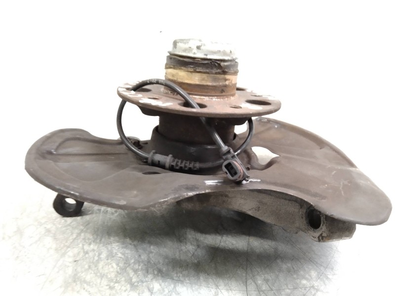 Recambio de mangueta delantera izquierda para mercedes clase c (w203) berlina 270 cdi (203.016) referencia OEM IAM 2043320101  