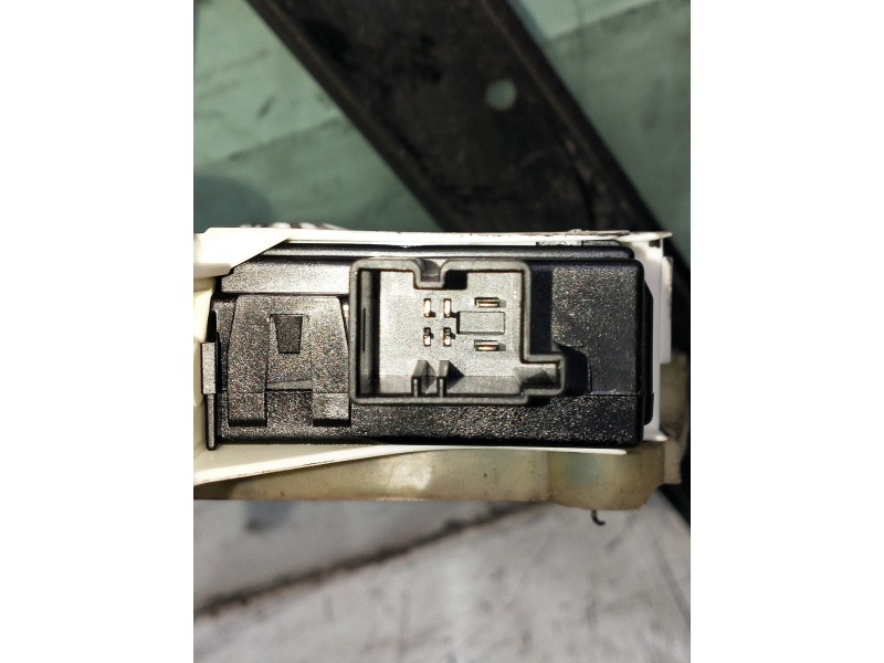 Recambio de elevalunas delantero izquierdo para audi a6 avant (4f5) referencia OEM IAM 4F0837461D 4F0837629 4P