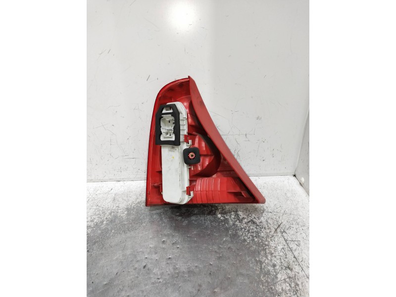 Recambio de piloto trasero derecho para renault clio ii fase ii (b/cb0) referencia OEM IAM 8200071414  