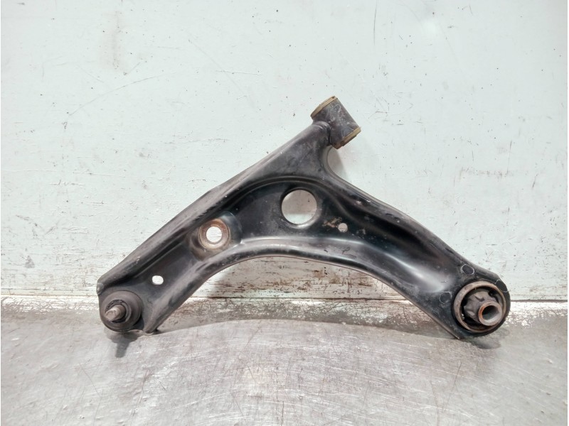 Recambio de brazo suspension inferior delantero izquierdo para toyota aygo referencia OEM IAM   