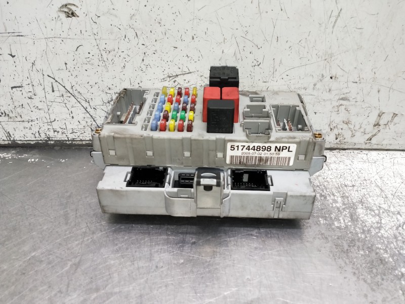 Recambio de caja reles / fusibles para fiat doblo cargo (223) 1.9 d referencia OEM IAM 51744898  