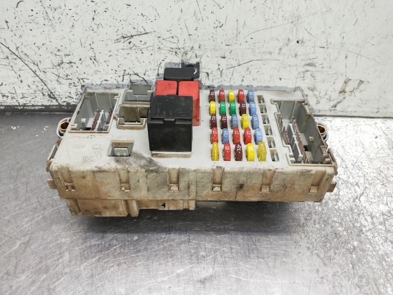 Recambio de caja reles / fusibles para fiat doblo cargo (223) 1.9 d referencia OEM IAM 51744898  