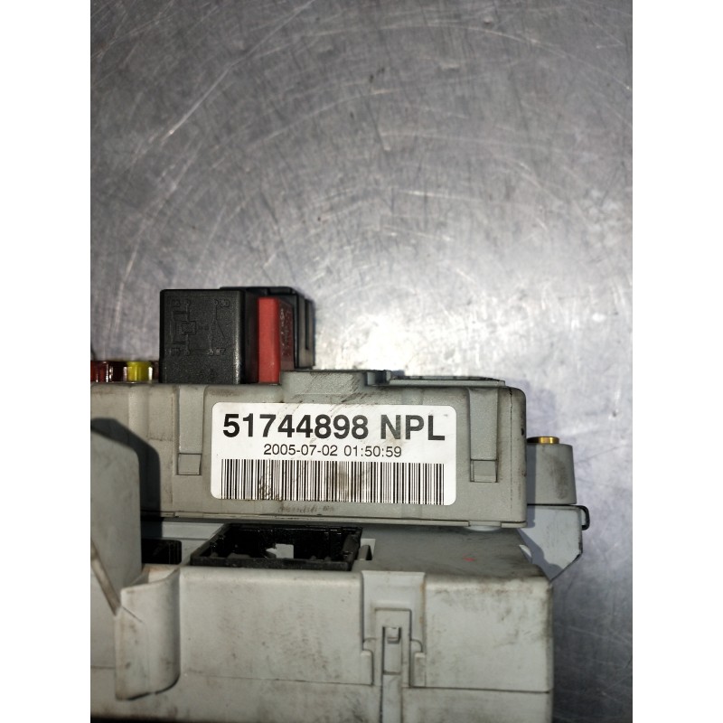 Recambio de caja reles / fusibles para fiat doblo cargo (223) 1.9 d referencia OEM IAM 51744898  