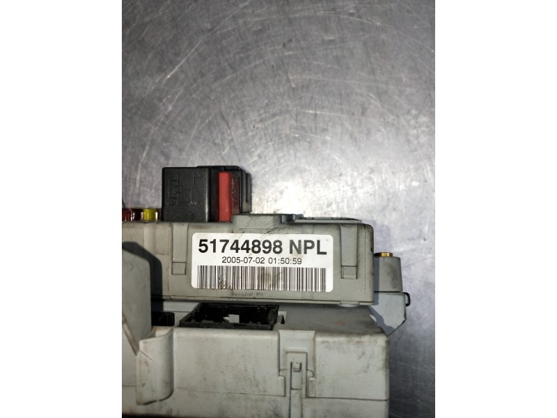 Recambio de caja reles / fusibles para fiat doblo cargo (223) 1.9 d referencia OEM IAM 51744898  