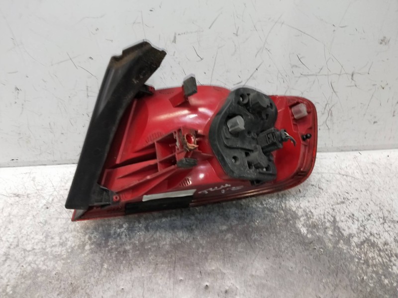 Recambio de piloto trasero izquierdo para audi a4 ber. (b8) referencia OEM IAM 8K5945095  