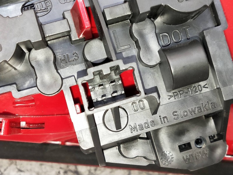 Recambio de piloto trasero izquierdo interior para audi a4 ber. (b8) referencia OEM IAM 8K5945093D  