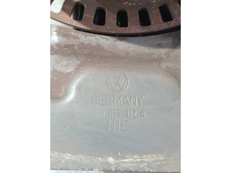 Recambio de mangueta delantera derecha para volkswagen polo berlina (6n1) referencia OEM IAM 6N0615312A  