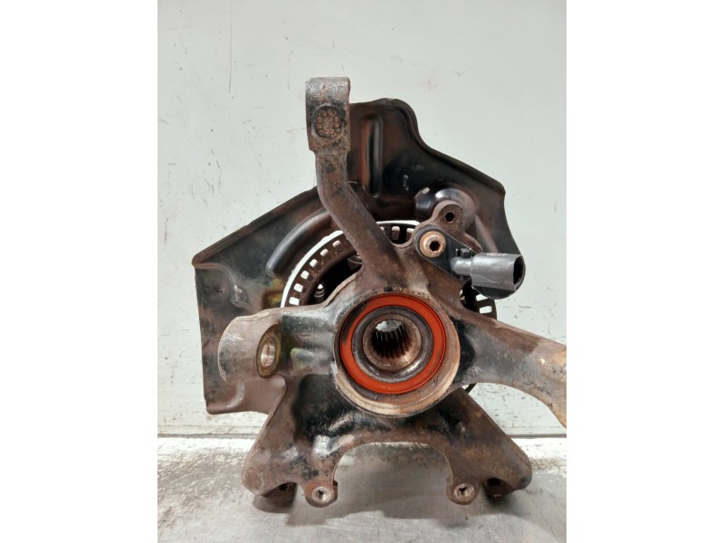 Recambio de mangueta delantera izquierda para volkswagen polo berlina (6n1) referencia OEM IAM 6N0615311A  