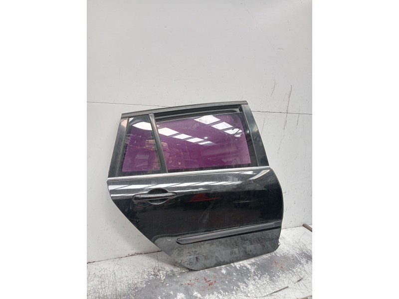 Recambio de puerta trasera derecha para renault laguna grandtour iii 2.0 dci referencia OEM IAM   5P