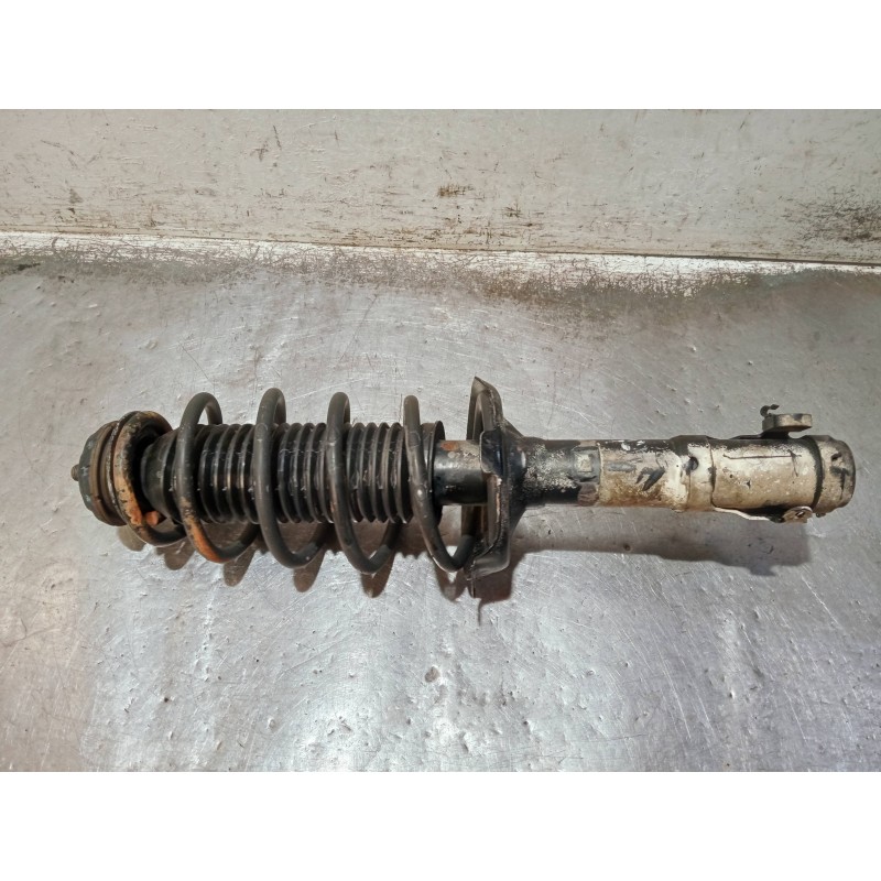 Recambio de amortiguador delantero derecho para volkswagen polo berlina (6n1) referencia OEM IAM 6N0413031J  