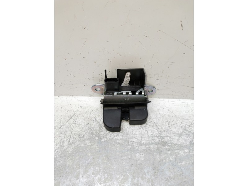 Recambio de motor cierre centralizado porton para audi a1 sportback (gba) referencia OEM IAM 131745 A102523 2G6827505B 5P