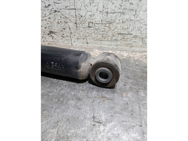 Recambio de amortiguador trasero izquierdo para renault zoe referencia OEM IAM 562108289R  