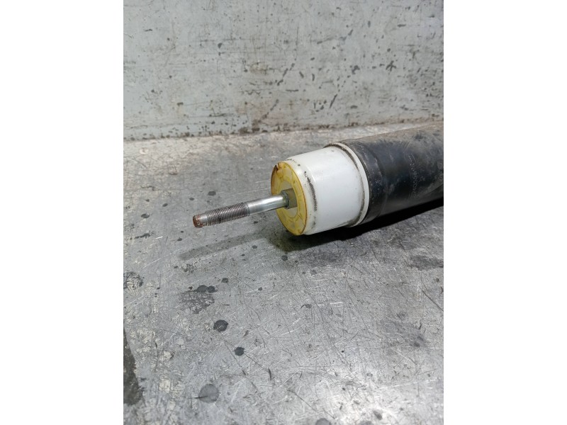 Recambio de amortiguador trasero izquierdo para renault zoe referencia OEM IAM 562108289R  