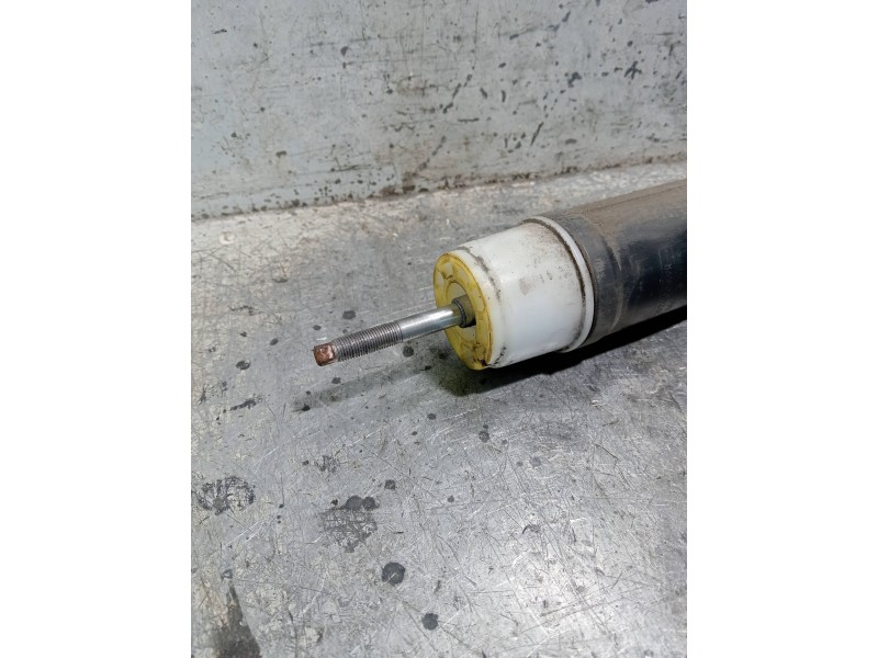 Recambio de amortiguador trasero derecho para renault zoe referencia OEM IAM 562108289R  
