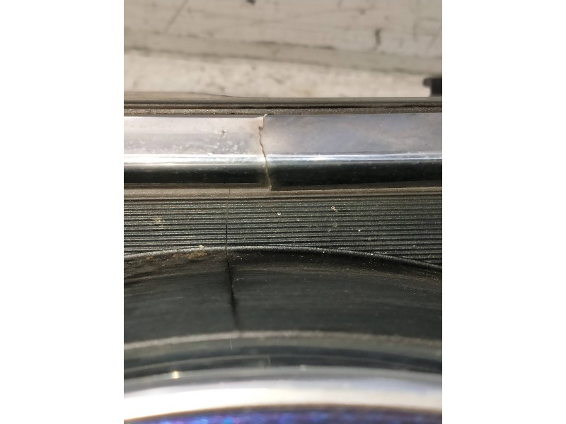 Recambio de rejilla delantera para subaru legacy berl. b13 (bl) 2.0 diesel cat referencia OEM IAM 91121AG150  