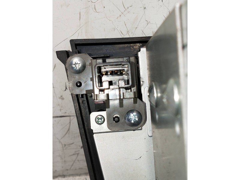 Recambio de sistema audio / radio cd para subaru legacy berl. b13 (bl) 2.0 diesel cat referencia OEM IAM V8201981 86201AG460 Y37